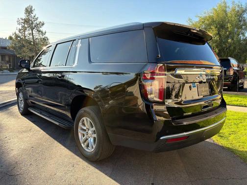 2024 Chevrolet Suburban LT