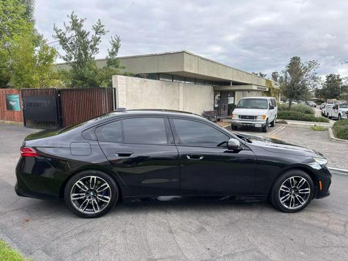 2024 BMW 530 i