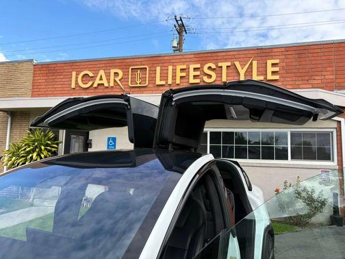 2022 Tesla Model X Plaid Tri Motor All-Wheel Drive