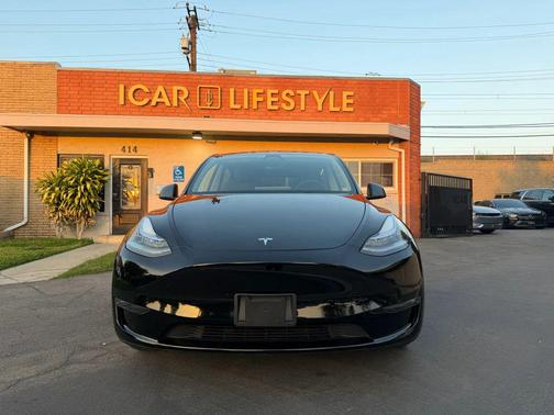 2023 Tesla Model Y Long Range Sport Utility 4D