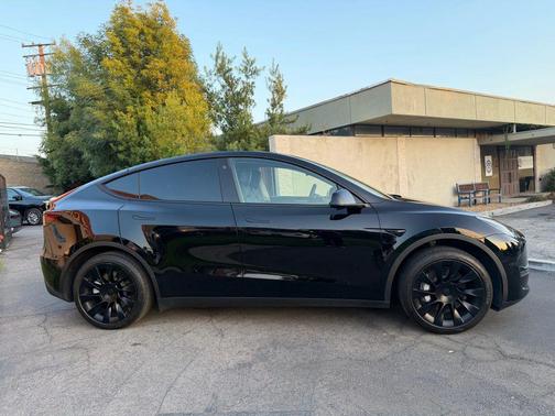 2023 Tesla Model Y Long Range Sport Utility 4D