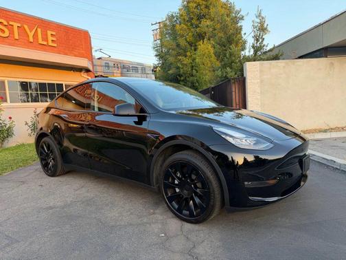 2023 Tesla Model Y Long Range Sport Utility 4D