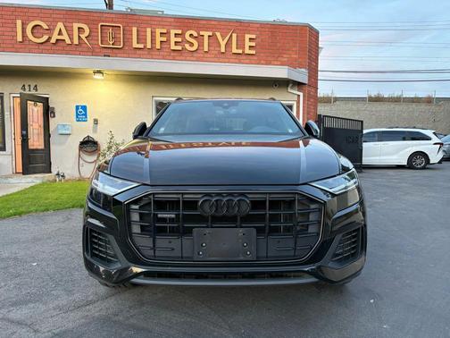 2022 Audi Q8 55 Premium