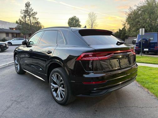 2022 Audi Q8 55 Premium