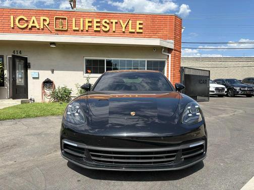 2018 Porsche Panamera 4