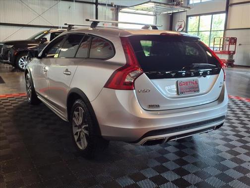 Bright Silver Metallic 2017 Volvo V60 Cross Country T5