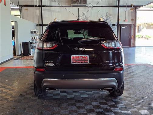 Diamond Black Crystal Pearlcoat 2019 Jeep Cherokee Limited