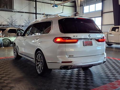 Mineral White Metallic 2020 BMW X7 xDrive40i
