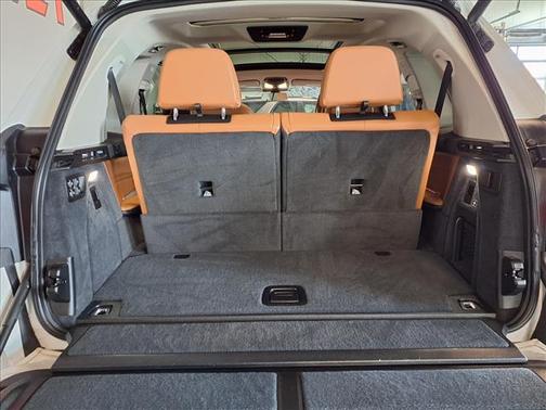 Mineral White Metallic 2020 BMW X7 xDrive40i