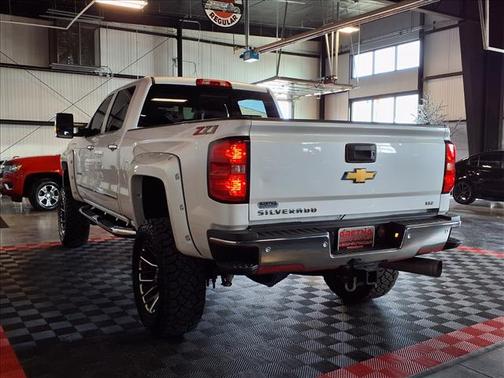 Iridescent Pearl Tricoat 2018 Chevrolet Silverado 2500 LTZ