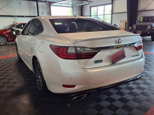 Eminent White Pearl 2016 Lexus ES 350 Base