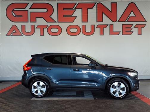 2021 Volvo XC40 T4 Momentum