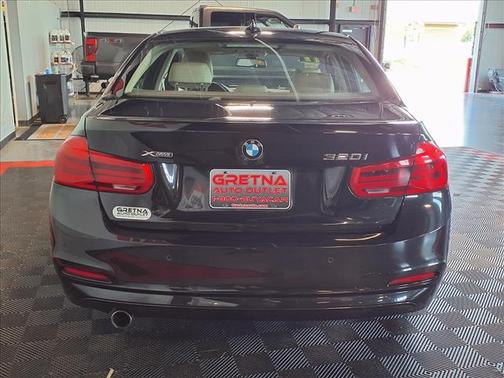 Black Sapphire Metallic 2017 BMW 320 i