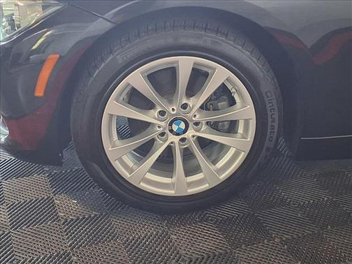 Black Sapphire Metallic 2017 BMW 320 i