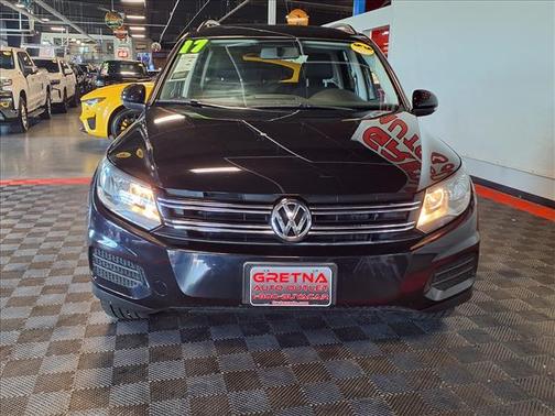 Deep Black Pearl 2017 Volkswagen Tiguan