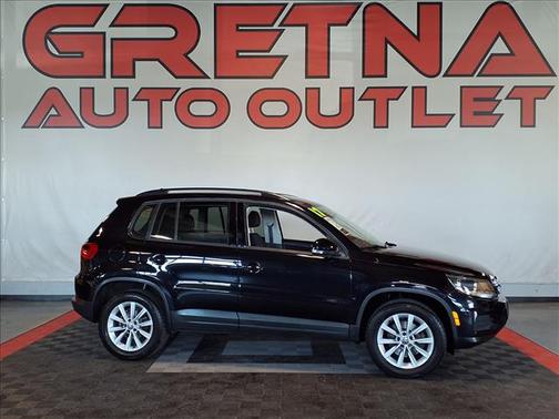 Deep Black Pearl 2017 Volkswagen Tiguan
