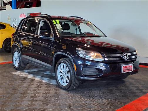 Deep Black Pearl 2017 Volkswagen Tiguan