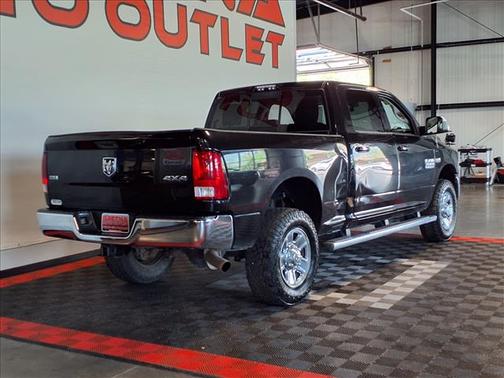 Brilliant Black Crystal Pearlcoat 2018 RAM 3500 SLT Crew Cab 4x4 6'4' Box