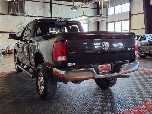 Brilliant Black Crystal Pearlcoat 2018 RAM 3500 SLT Crew Cab 4x4 6'4' Box