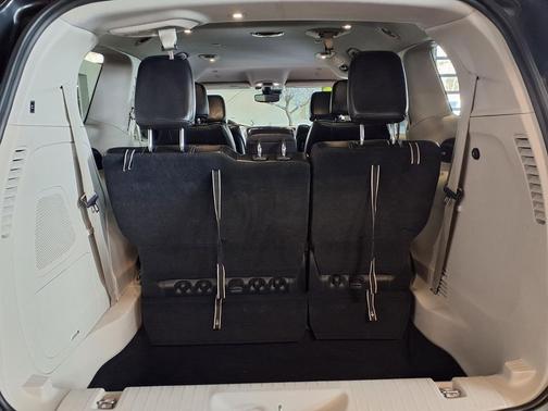Brilliant Black Crystal Pearlcoat 2022 Chrysler Pacifica Touring L