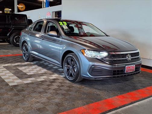 Platinum Gray Metallic 2023 Volkswagen Jetta 1.5T SE