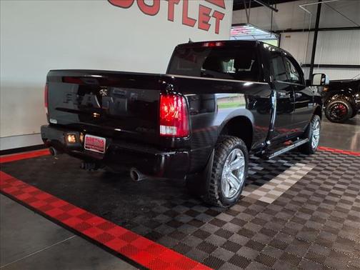 Diamond Black Crystal Pearl 2022 RAM 1500 Classic Express