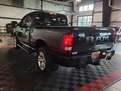 Diamond Black Crystal Pearl 2022 RAM 1500 Classic Express
