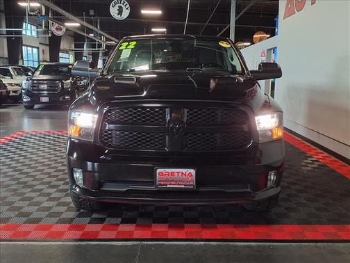 Diamond Black Crystal Pearl 2022 RAM 1500 Classic Express