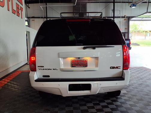 Summit White 2010 GMC Yukon XL 1500 SLT