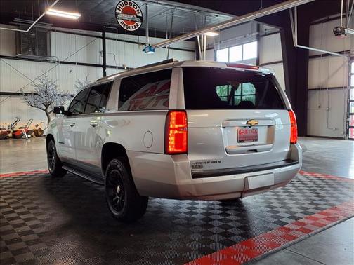 Silver Ice Metallic 2016 Chevrolet Suburban LT