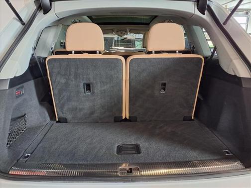 Glacier White Metallic 2021 Audi Q7 55 Premium Plus