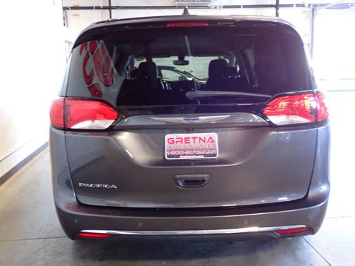 Photo 5 of 32 of 2019 Chrysler Pacifica Touring-L