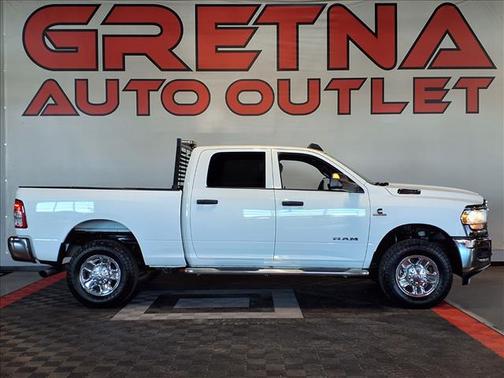 2022 RAM 2500 Tradesman Crew Cab 4x4 6'4' Box