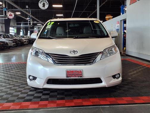 2017 Toyota Sienna XLE