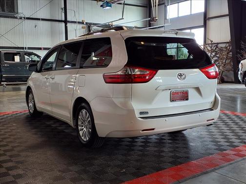 2017 Toyota Sienna XLE