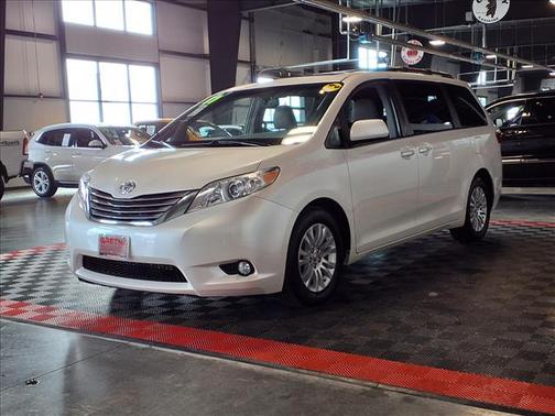 2017 Toyota Sienna XLE