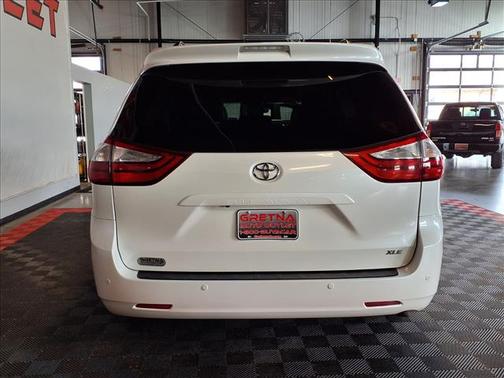 2017 Toyota Sienna XLE