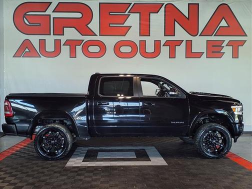 Diamond Black Crystal Pearlcoat 2021 RAM 1500 Laramie