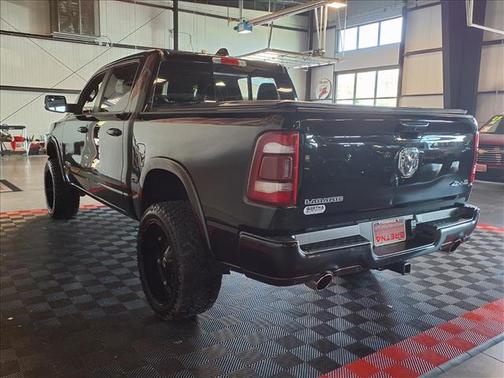 Diamond Black Crystal Pearlcoat 2021 RAM 1500 Laramie