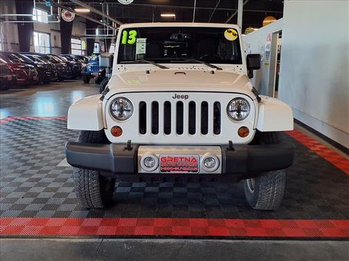 Bright White Clearcoat 2013 Jeep Wrangler Unlimited Sahara