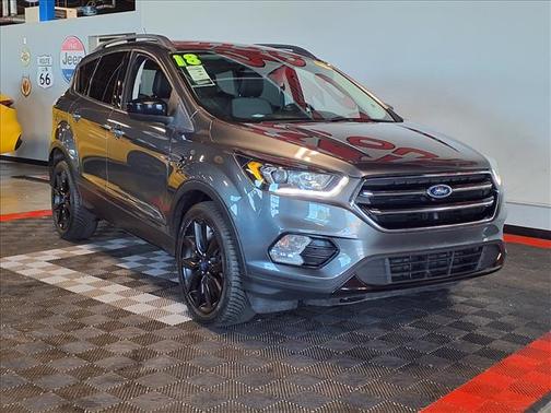 Magnetic Metallic 2018 Ford Escape SE