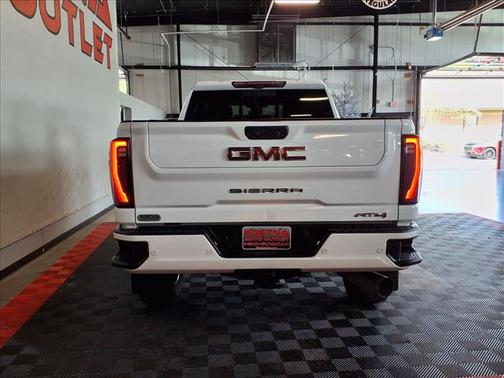Summit White 2024 GMC Sierra 2500 AT4