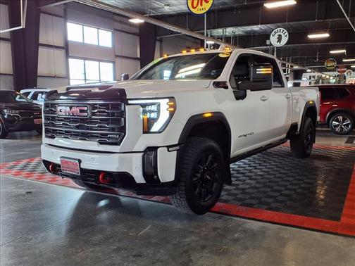 Summit White 2024 GMC Sierra 2500 AT4