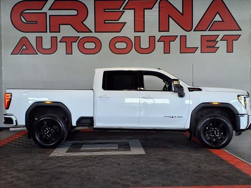 Summit White 2024 GMC Sierra 2500 AT4