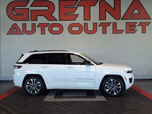 Bright White Clearcoat 2023 Jeep Grand Cherokee Overland
