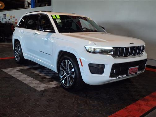 Bright White Clearcoat 2023 Jeep Grand Cherokee Overland