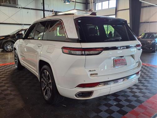 Bright White Clearcoat 2023 Jeep Grand Cherokee Overland