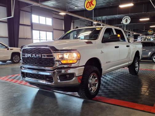 2022 RAM 2500 Tradesman Crew Cab 4x4 6'4' Box