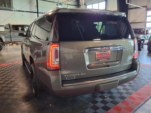 Mineral Metallic 2018 GMC Yukon XL Denali