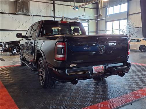 Diamond Black Crystal Pearlcoat 2019 RAM 1500 Laramie